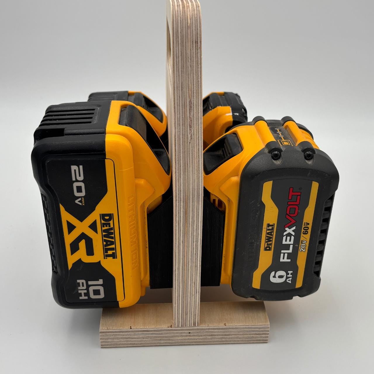 Carrying support for DeWalt 20V / 60V FlexVolt batteries – 4 slots