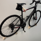 Support vélo mural design incliné