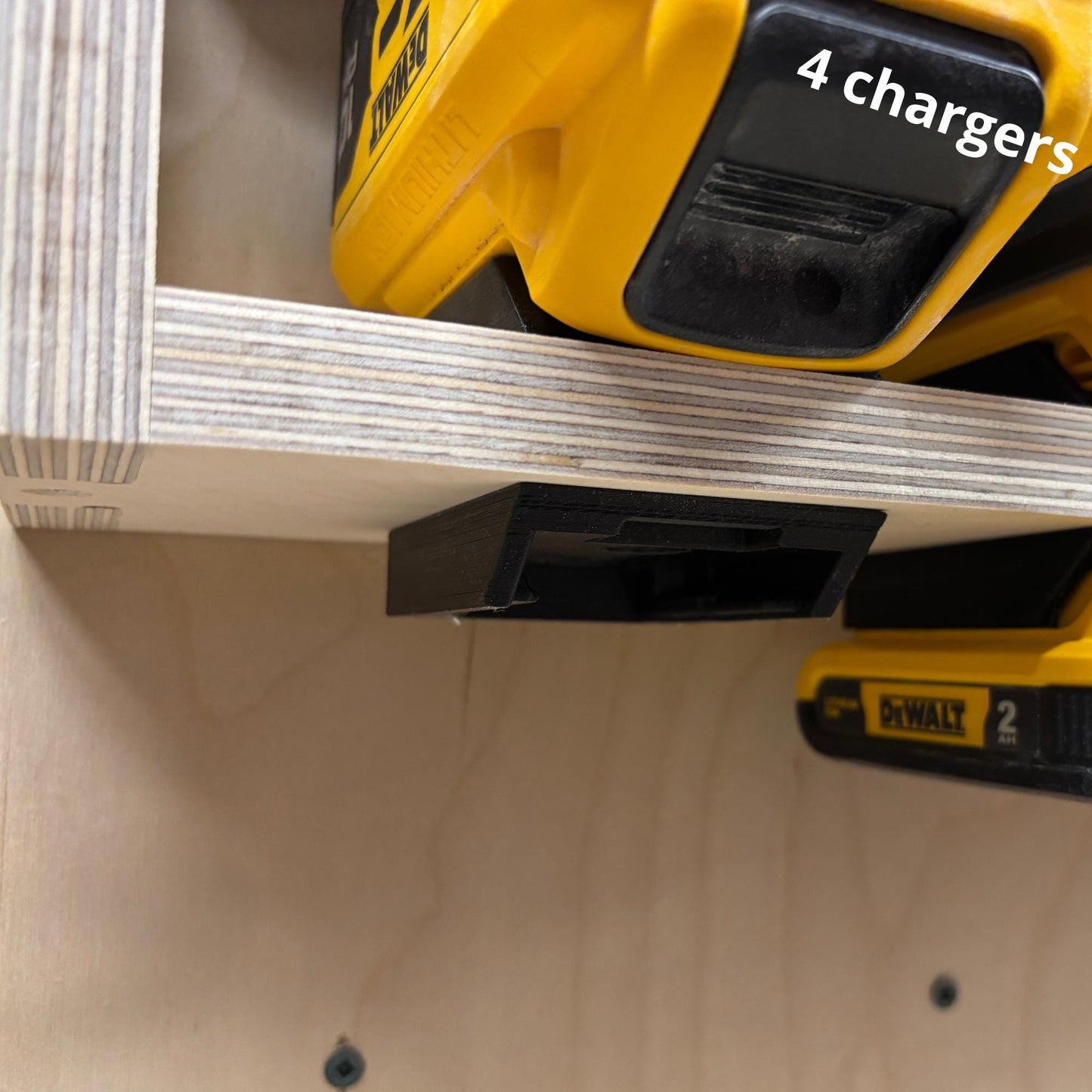 Station de recharge pour 4 chargeurs et 12 batteries compatible DeWalt 20V / 60V FlexVolt