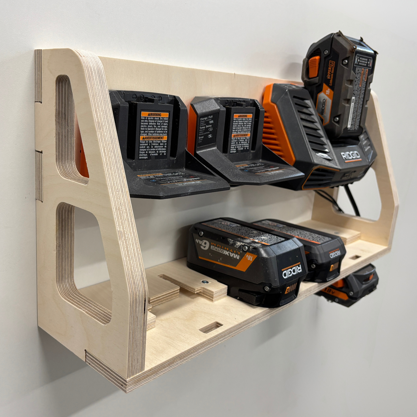 Station de recharge murale compatible Ridgid® — Contreplaqué de merisier | 8, 10 ou 12 batteries