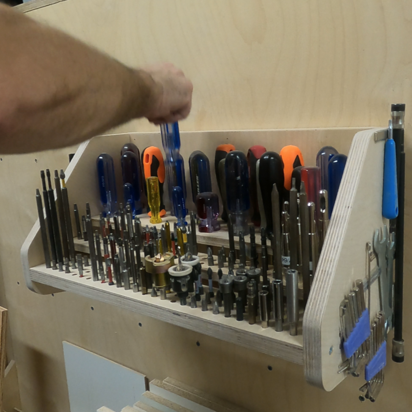 Support mural pour tournevis et embouts de vissage