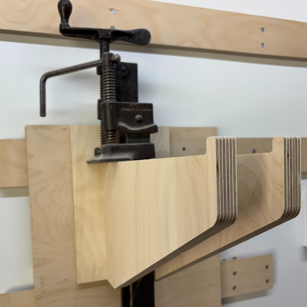 Support mural pour serre-joints, largeur ajustable