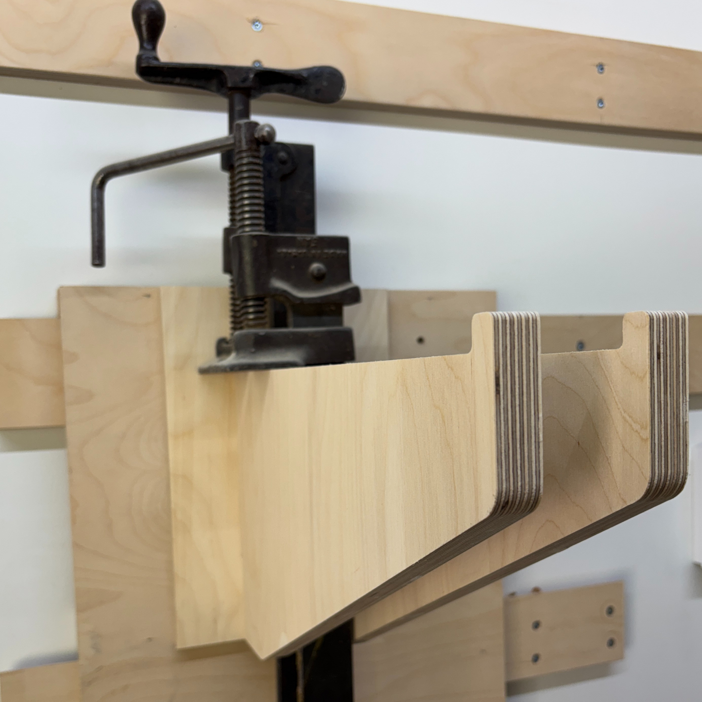Soporte de pared ajustable para sargentos – Compatible con Bessey, tubos de 3/4" y más