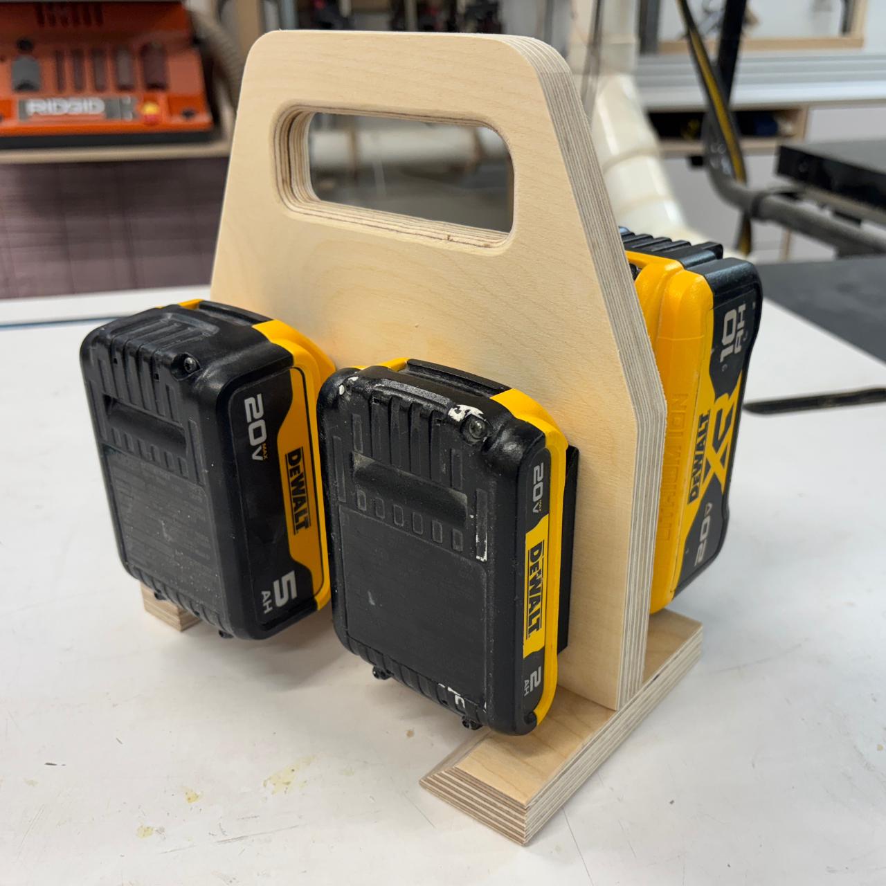 Carrying support for DeWalt 20V / 60V FlexVolt batteries – 4 slots