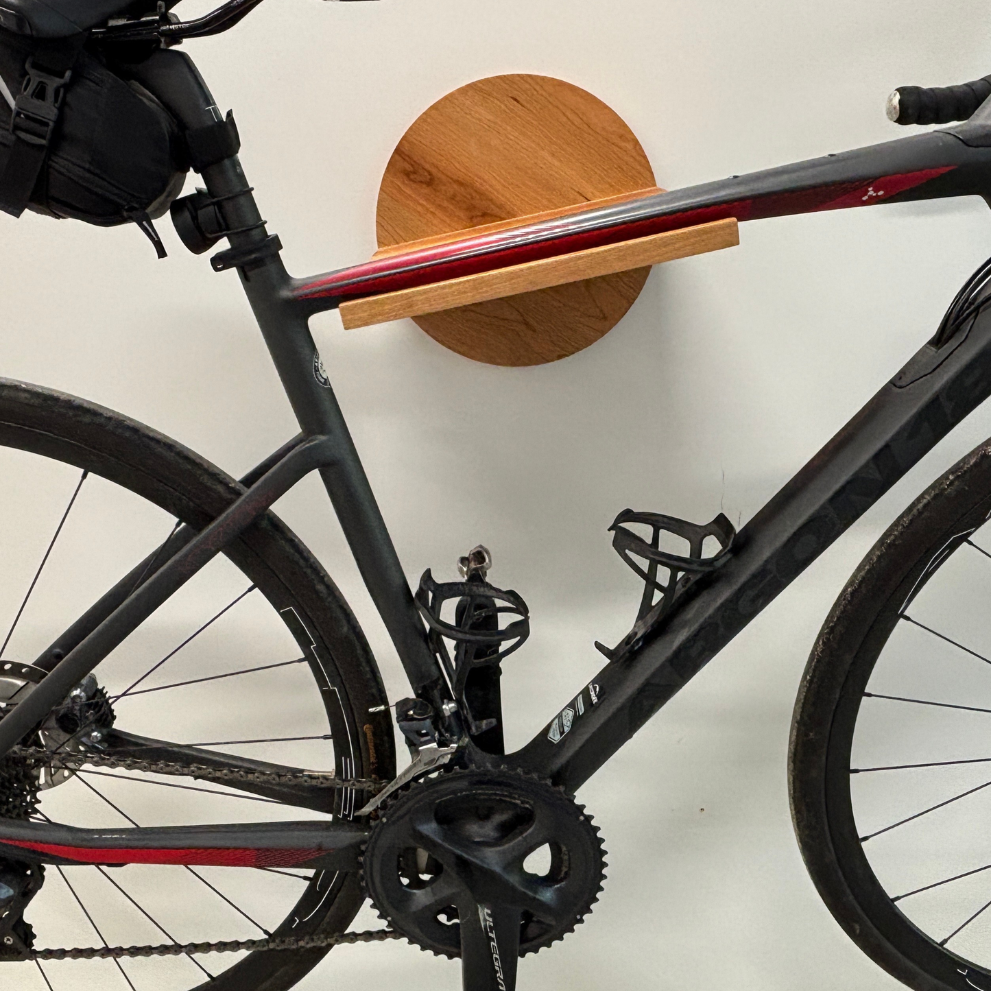 Support mural à vélo design en bois massif forme ronde avec tablette – guidon jusqu’à 22" – capacité 35 lb