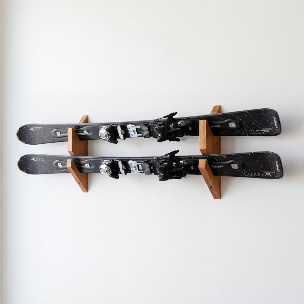 Support mural horizontal pour skis, design épuré