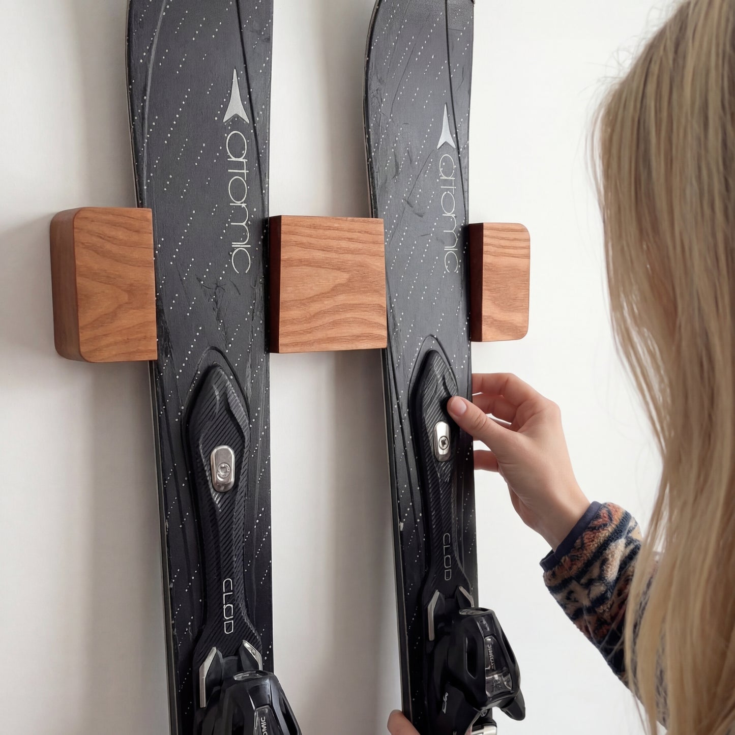 Soporte de Pared Plano para Esquís Alpinos - Madera Dura Aceitada