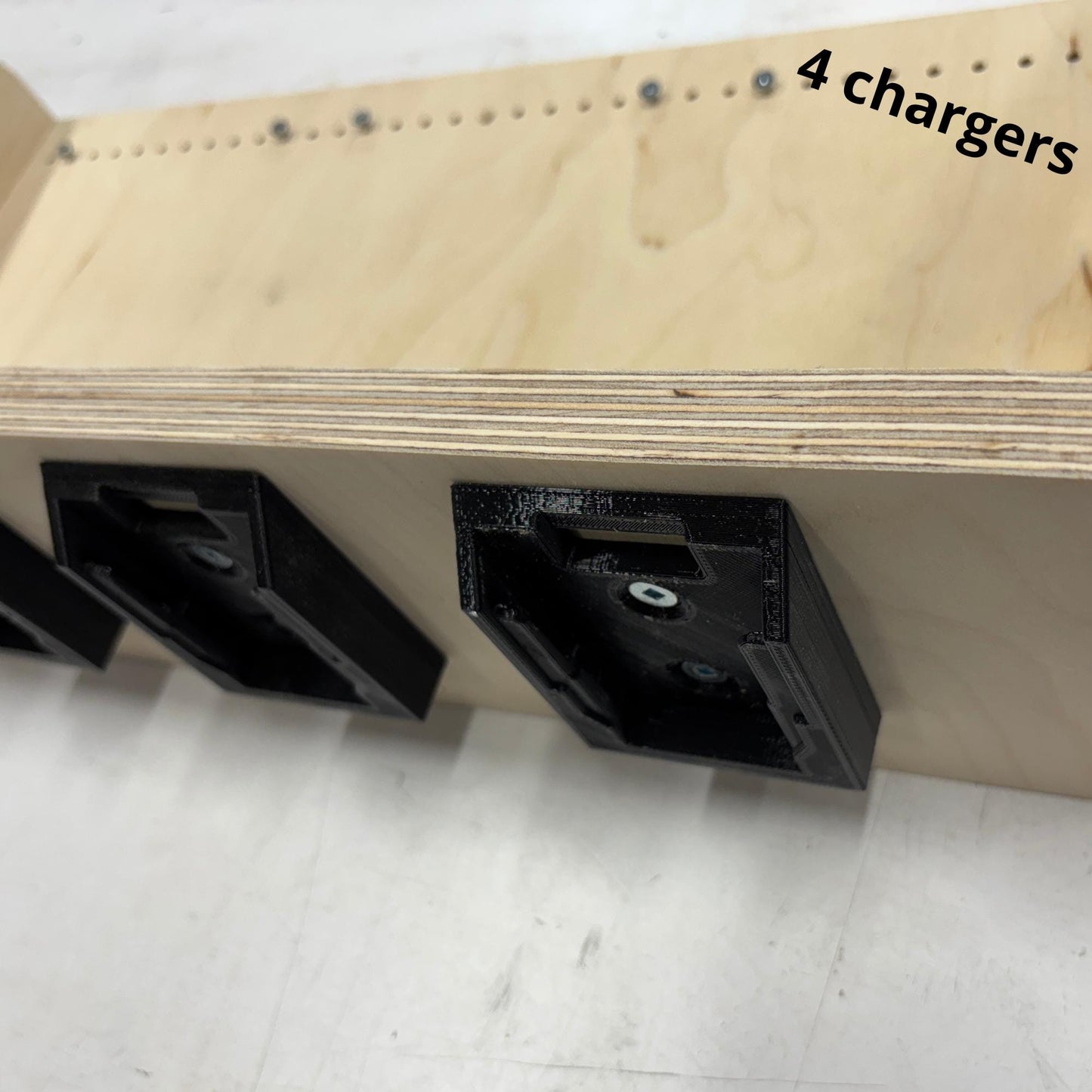 Station de recharge pour 4 chargeurs et 12 batteries compatible DeWalt 20V / 60V FlexVolt