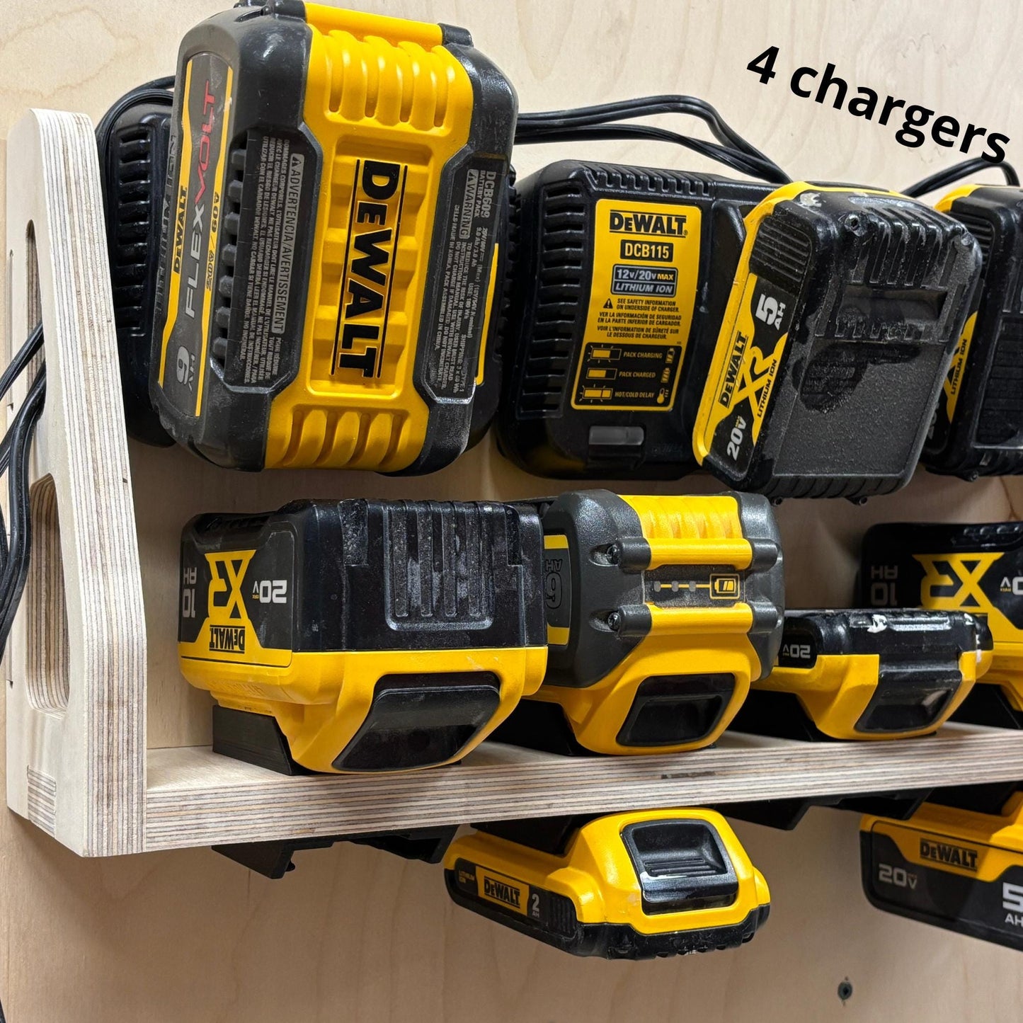 Station de recharge pour 4 chargeurs et 12 batteries compatible DeWalt 20V / 60V FlexVolt
