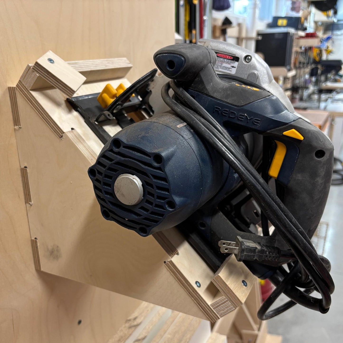 Support mural pour scie circulaire – 100% bois – Fabriqué au Québec