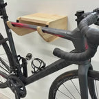 Support vélo mural, bois franc huilé